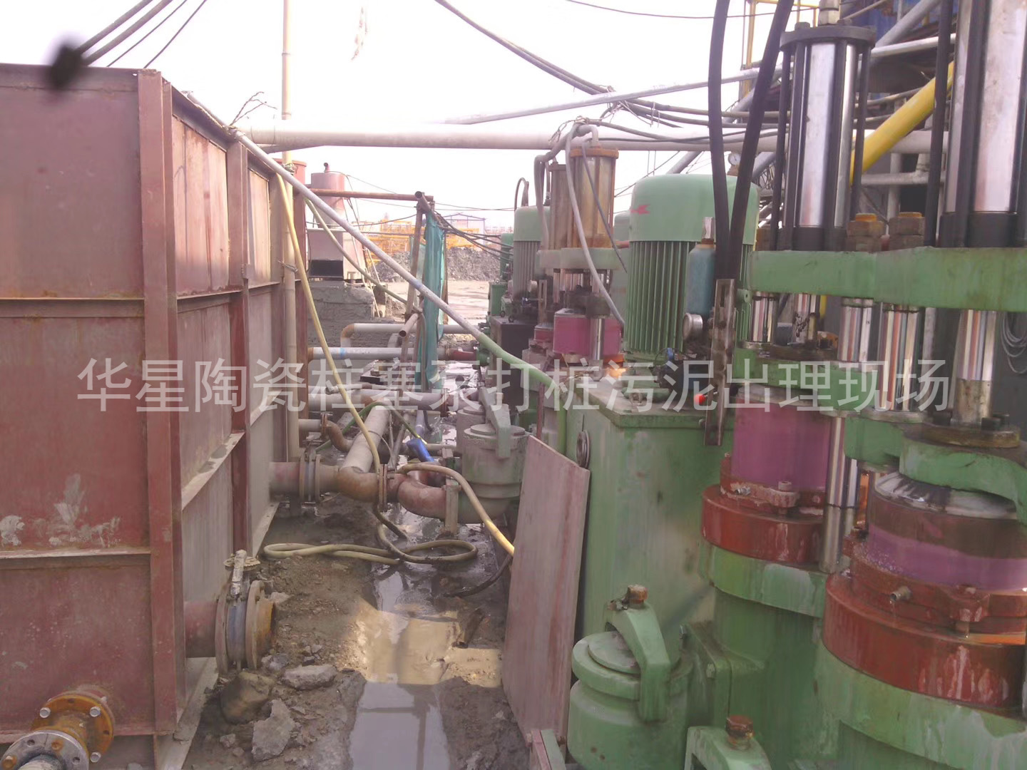 陶(táo)瓷柱塞(sāi)泵使用(yong)現場房(fang)地産打(dǎ)樁污泥(ni)出理