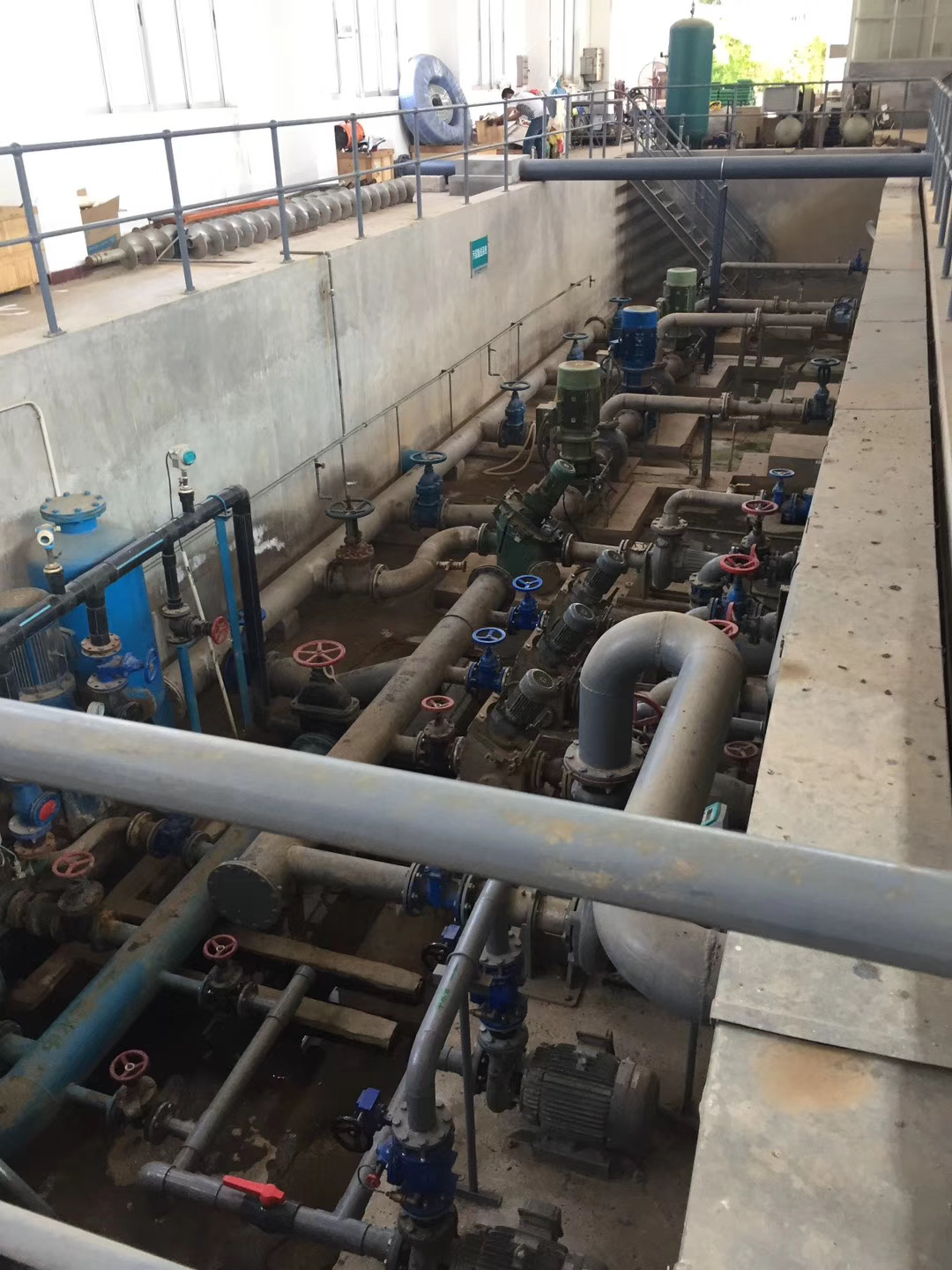 陶瓷柱(zhù)塞泵使用(yong)現場城市(shì)生活污水(shui)處理